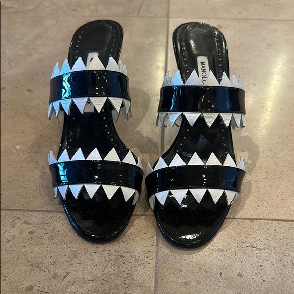 Manolo Blahnik - Picture 1 of 5